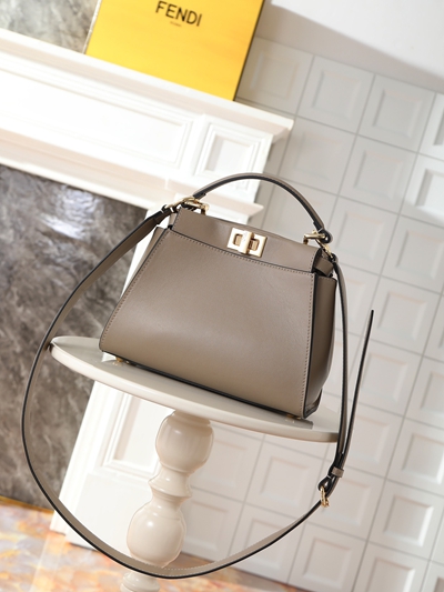 フェンディバッグ着用イメージ